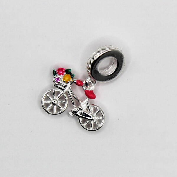 Charm colgante bicicleta con canasto y flores